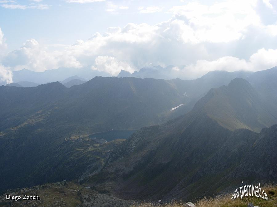 6-dalla vetta verso il lago del Publino.JPG